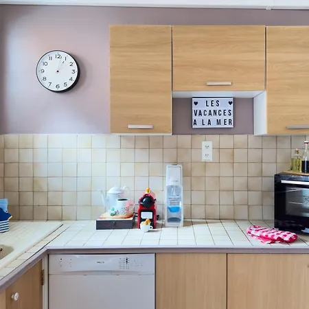 T3 Clim, Tv, Art, Familial, 50m Du Port, Cuisine Equipee Et Jeux De Societe Apartament *