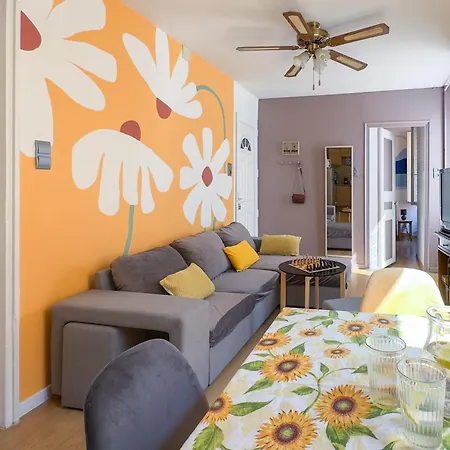 T3 Clim, Tv, Art, Familial, 50m Du Port, Cuisine Equipee Et Jeux De Societe Apartament *