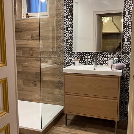 Apartament T3 Clim, Tv, Art, Familial, 50m Du Port, Cuisine Equipee Et Jeux De Societe *
