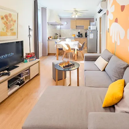 T3 Clim, Tv, Art, Familial, 50m Du Port, Cuisine Equipee Et Jeux De Societe *