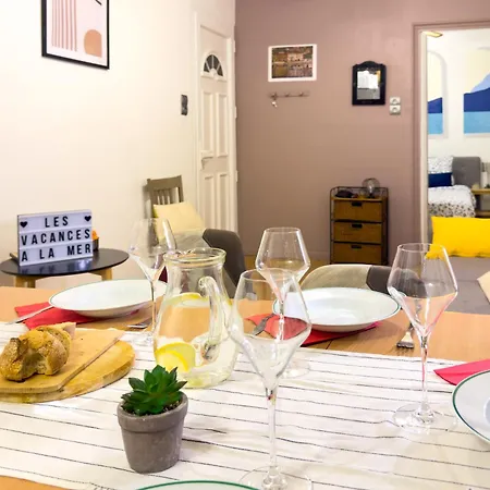 T3 Clim, Tv, Art, Familial, 50m Du Port, Cuisine Equipee Et Jeux De Societe