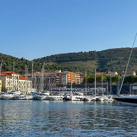 T3 Clim, Tv, Art, Familial, 50m Du Port, Cuisine Equipee Et Jeux De Societe Apartment *