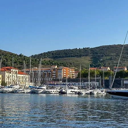 T3 Clim, Tv, Art, Familial, 50m Du Port, Cuisine Equipee Et Jeux De Societe Apartmán *