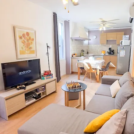 Apartmán T3 Clim, Tv, Art, Familial, 50m Du Port, Cuisine Equipee Et Jeux De Societe Port Vendres