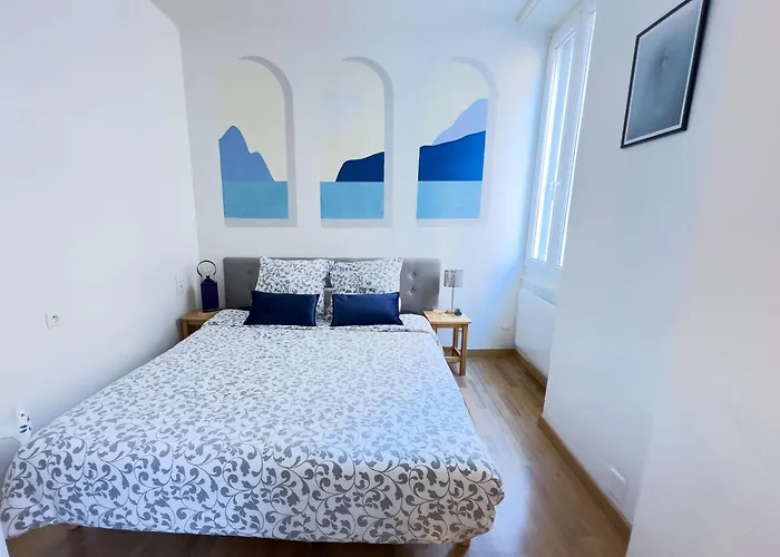 T3 Clim, Tv, Art, Familial, 50m Du Port, Cuisine Equipee Et Jeux De Societe Apartman