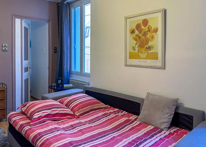 T3 Clim, Tv, Art, Familial, 50m Du Port, Cuisine Equipee Et Jeux De Societe Apartman