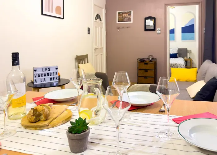 T3 Clim, Tv, Art, Familial, 50m Du Port, Cuisine Equipee Et Jeux De Societe