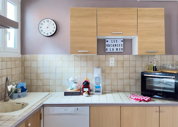 T3 Clim, Tv, Art, Familial, 50m Du Port, Cuisine Equipee Et Jeux De Societe Apartman *