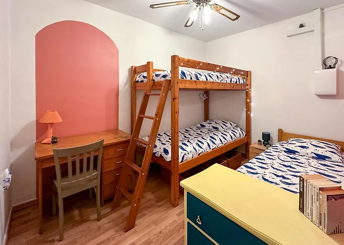 Apartman T3 Clim, Tv, Art, Familial, 50m Du Port, Cuisine Equipee Et Jeux De Societe