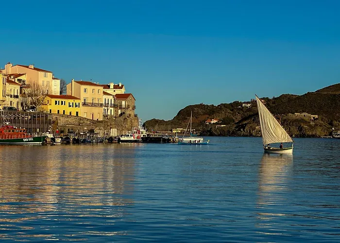 T3 Clim, Tv, Art, Familial, 50m Du Port, Cuisine Equipee Et Jeux De Societe