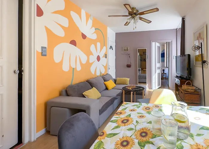 T3 Clim, Tv, Art, Familial, 50m Du Port, Cuisine Equipee Et Jeux De Societe Apartman *