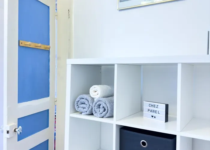 T3 Clim, Tv, Art, Familial, 50m Du Port, Cuisine Equipee Et Jeux De Societe Apartman