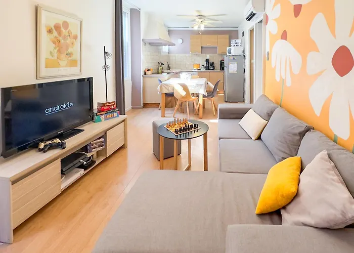 T3 Clim, Tv, Art, Familial, 50m Du Port, Cuisine Equipee Et Jeux De Societe *